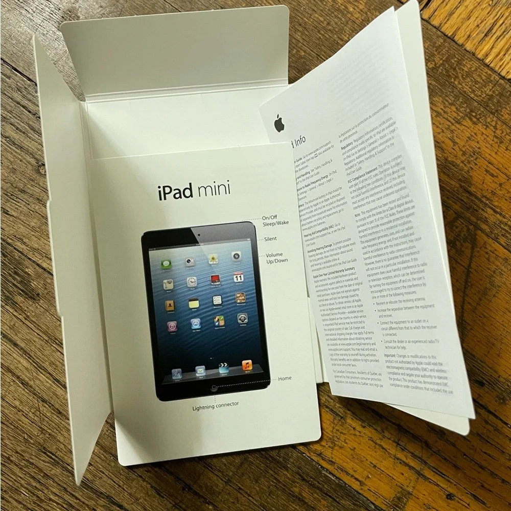 Apple White iPad Tablet - White Front, Silver Back